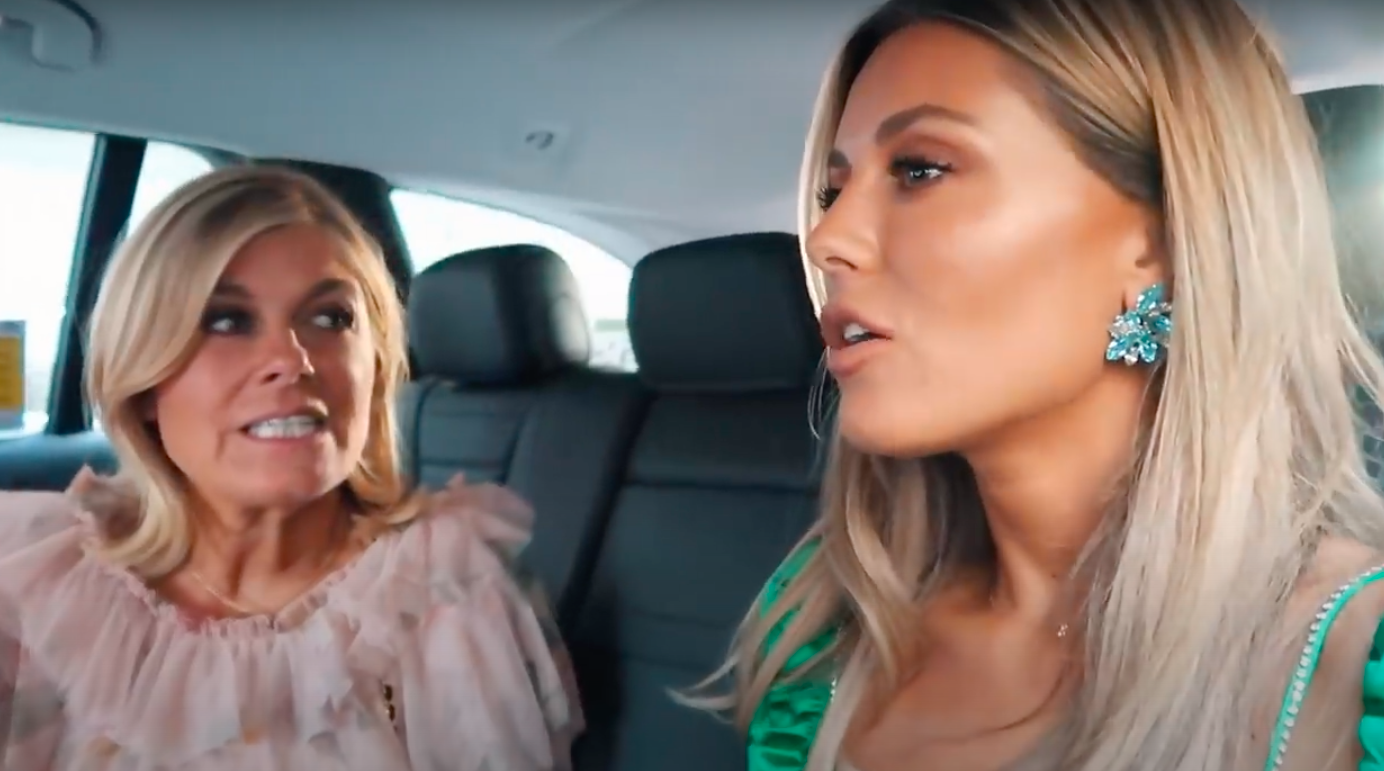 Bianca och Pernilla i taxi. Bianca och Pernilla i taxi.
